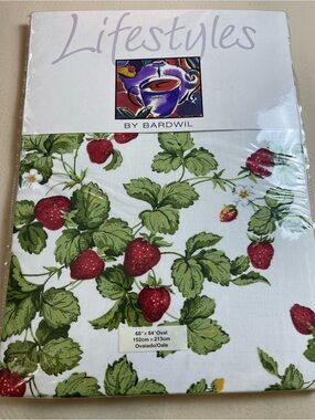 Lifestyles by Bardwil Strawberry Print Tablecloth - White & Red oval 60X84